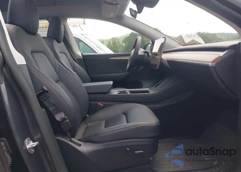 2023 Tesla Model Y Awd/Long Range Dual Motor All-Wheel Drive z USA, uszkodzony, nr VIN 7SAYGDEE3PF879552